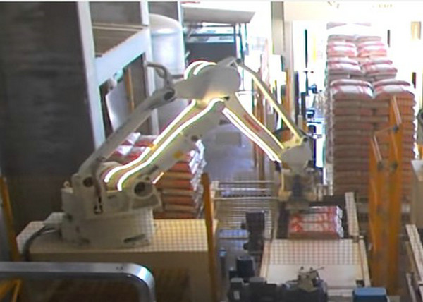 Industrial Robotic Automatic Palletizer Machine , Compact Robotic Bag Palletizer